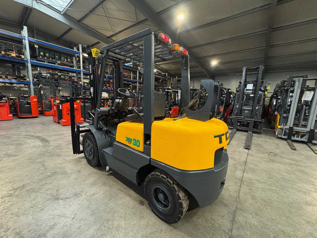 1992 SERVICE IN 415 HOURS TCM FG30N5 3,000KG GAS FORKLIFT FORKLIFT NISSAN ENGINE - رافعة شوكية: صورة 4 1992 SERVICE IN 415 HOURS TCM FG30N5 3,000KG GAS FORKLIFT FORKLIFT NISSAN ENGINE - رافعة شوكية: صورة 4