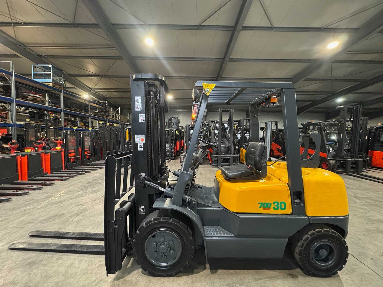 1992 SERVICE IN 415 HOURS TCM FG30N5 3,000KG GAS FORKLIFT FORKLIFT NISSAN ENGINE - رافعة شوكية: صورة 1 1992 SERVICE IN 415 HOURS TCM FG30N5 3,000KG GAS FORKLIFT FORKLIFT NISSAN ENGINE - رافعة شوكية: صورة 1