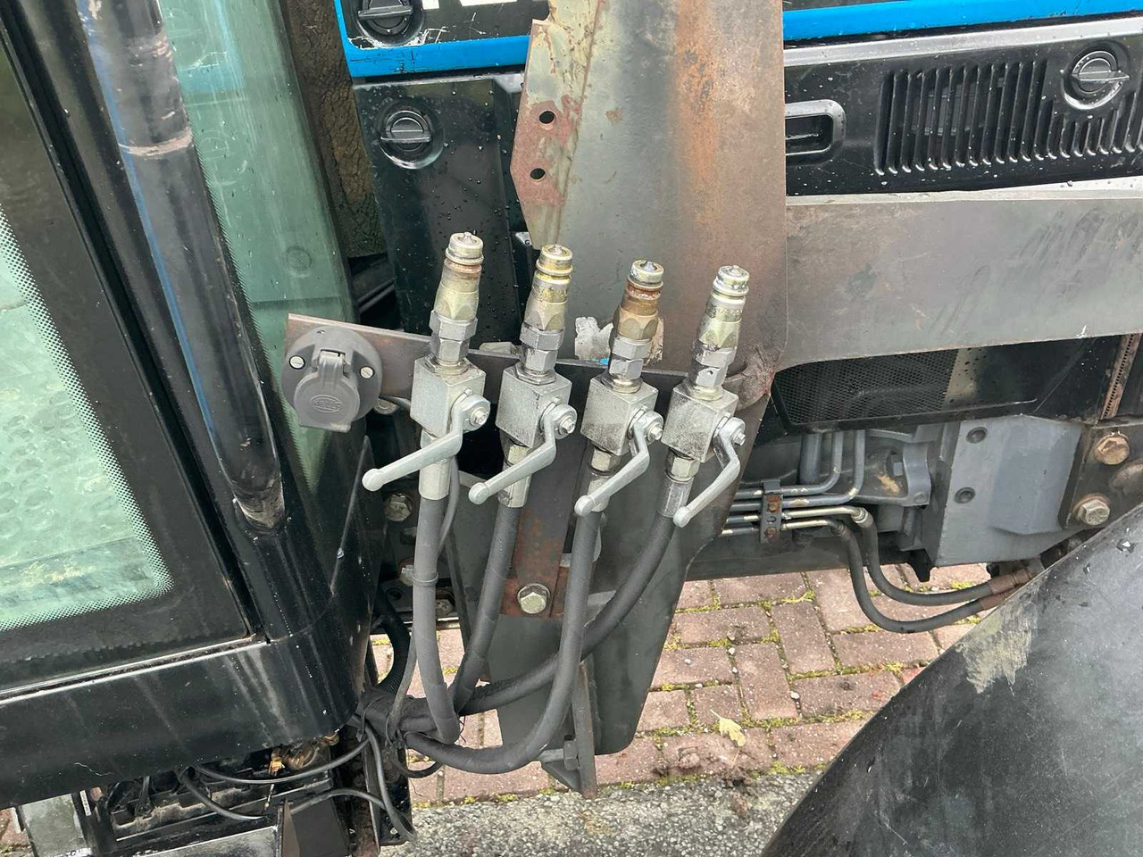 جرار 1996 NEW HOLLAND 5640 WITH FRONT LOADER FOUR WHEEL DRIVE FARM TRACTOR: صورة 10