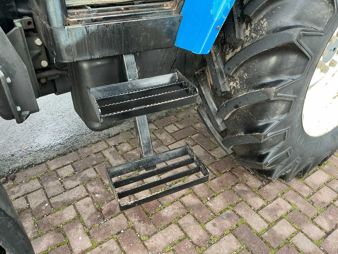 جرار 1996 NEW HOLLAND 5640 WITH FRONT LOADER FOUR WHEEL DRIVE FARM TRACTOR: صورة 15