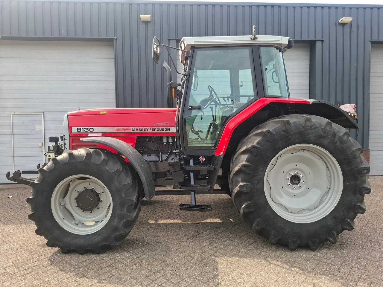 1997 MASSEY FERGUSON 8130 DYNASHIFT ALL-WHEEL DRIVE FARM TRACTOR - جرار: صورة 3 1997 MASSEY FERGUSON 8130 DYNASHIFT ALL-WHEEL DRIVE FARM TRACTOR - جرار: صورة 3