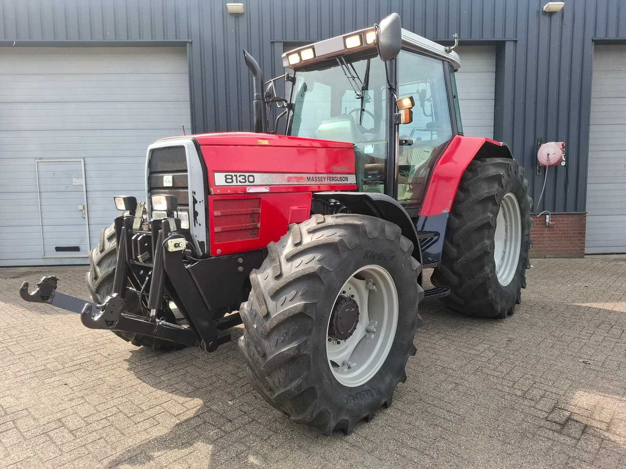 1997 MASSEY FERGUSON 8130 DYNASHIFT ALL-WHEEL DRIVE FARM TRACTOR - جرار: صورة 1 1997 MASSEY FERGUSON 8130 DYNASHIFT ALL-WHEEL DRIVE FARM TRACTOR - جرار: صورة 1
