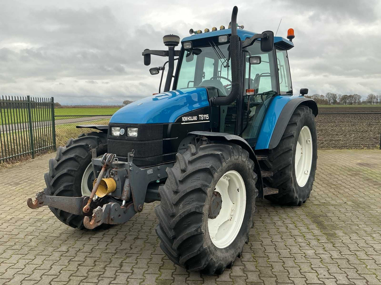 1998 NEW HOLLAND TS115 ALL-WHEEL DRIVE FARM TRACTOR - جرار: صورة 1 1998 NEW HOLLAND TS115 ALL-WHEEL DRIVE FARM TRACTOR - جرار: صورة 1