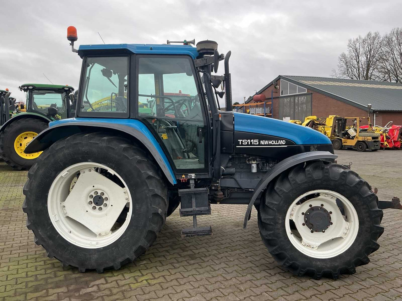 1998 NEW HOLLAND TS115 ALL-WHEEL DRIVE FARM TRACTOR - جرار: صورة 3 1998 NEW HOLLAND TS115 ALL-WHEEL DRIVE FARM TRACTOR - جرار: صورة 3