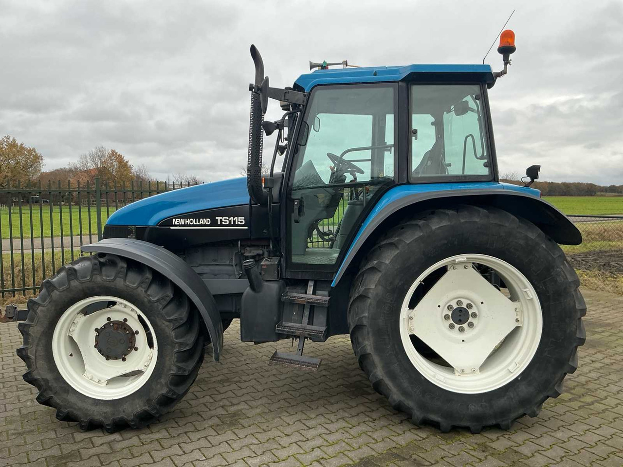 1998 NEW HOLLAND TS115 ALL-WHEEL DRIVE FARM TRACTOR - جرار: صورة 5 1998 NEW HOLLAND TS115 ALL-WHEEL DRIVE FARM TRACTOR - جرار: صورة 5