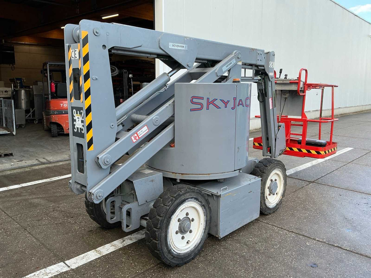 1998 SKYJACK SJKB-33N AERIAL PLATFORM - منصة جومحمولةية: صورة 3 1998 SKYJACK SJKB-33N AERIAL PLATFORM - منصة جومحمولةية: صورة 3