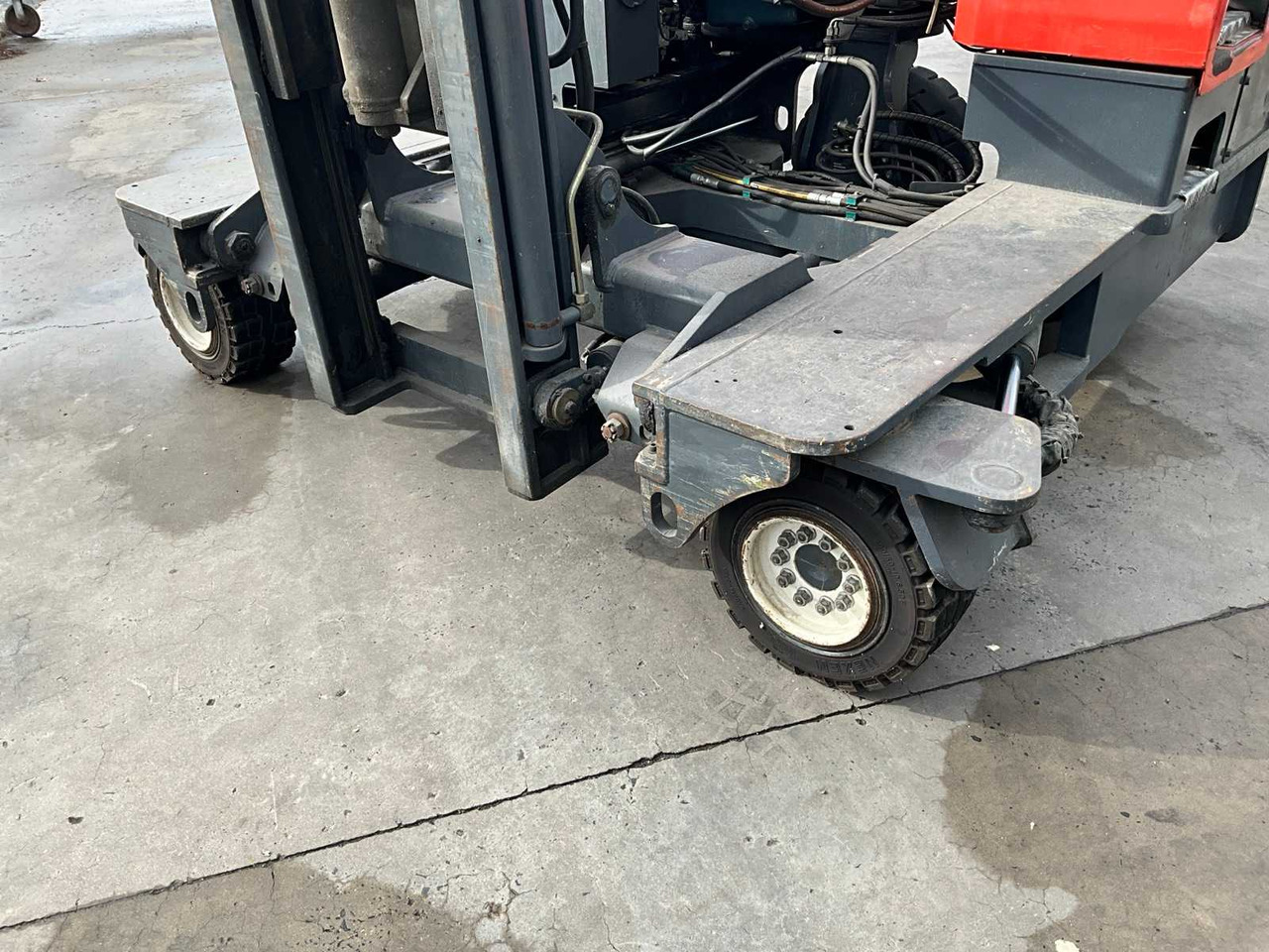 2001 COMBILIFT 4500 FORKLIFT 4-WAY - رافعة شوكية: صورة 4 2001 COMBILIFT 4500 FORKLIFT 4-WAY - رافعة شوكية: صورة 4