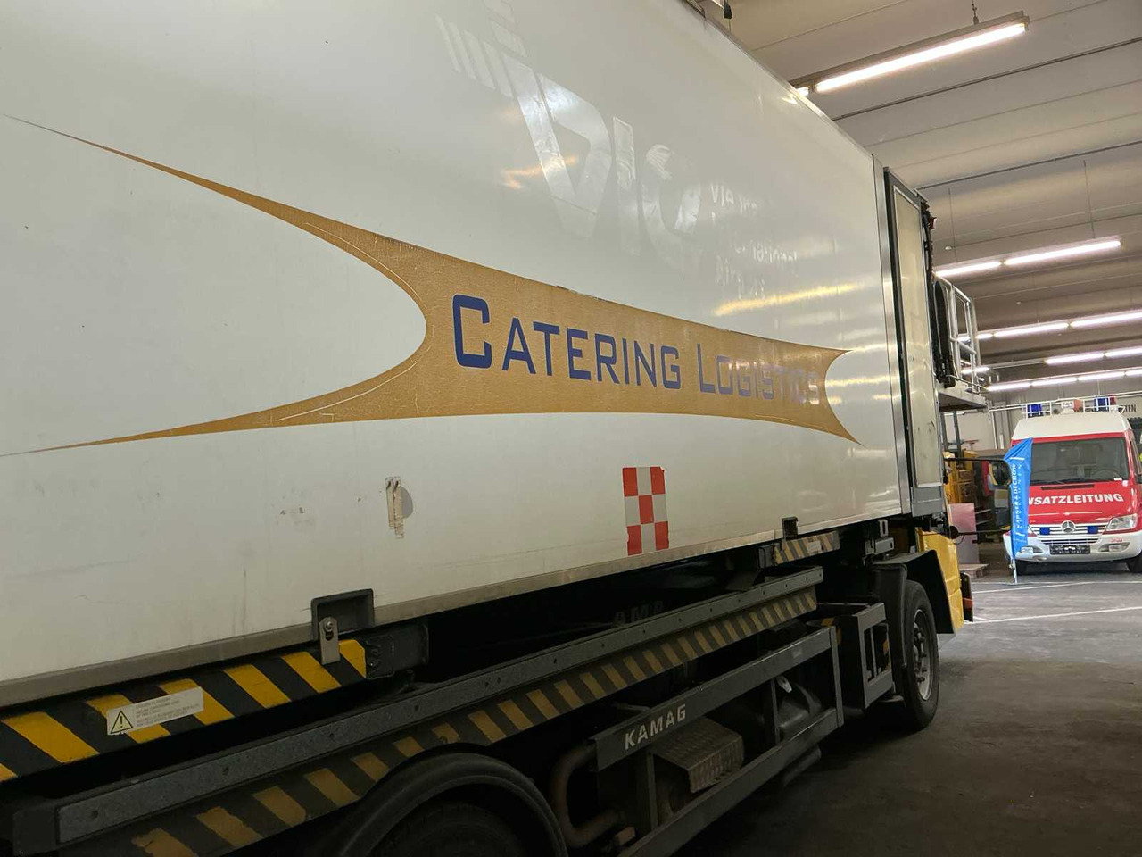 2001 MERCEDES-BENZ WBC22 CATERING TRUCK - شاحنة: صورة 3 2001 MERCEDES-BENZ WBC22 CATERING TRUCK - شاحنة: صورة 3