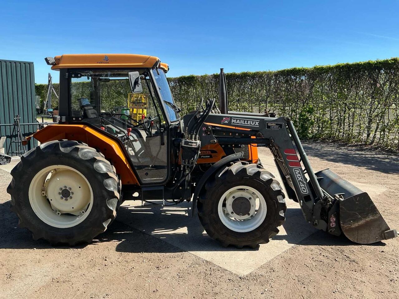 2001 RENAULT R3222CA FOUR WHEEL DRIVE FARM TRACTOR - جرار: صورة 3 2001 RENAULT R3222CA FOUR WHEEL DRIVE FARM TRACTOR - جرار: صورة 3