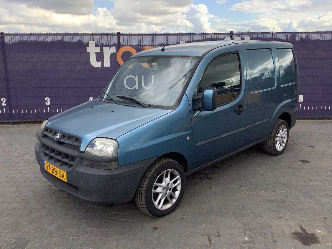 2002 - FIAT - DOBLÒ - 1.9 JTD - COMMERCIAL VEHICLE - شاحنة توصيل مغلقة: صورة 1 2002 - FIAT - DOBLÒ - 1.9 JTD - COMMERCIAL VEHICLE - شاحنة توصيل مغلقة: صورة 1