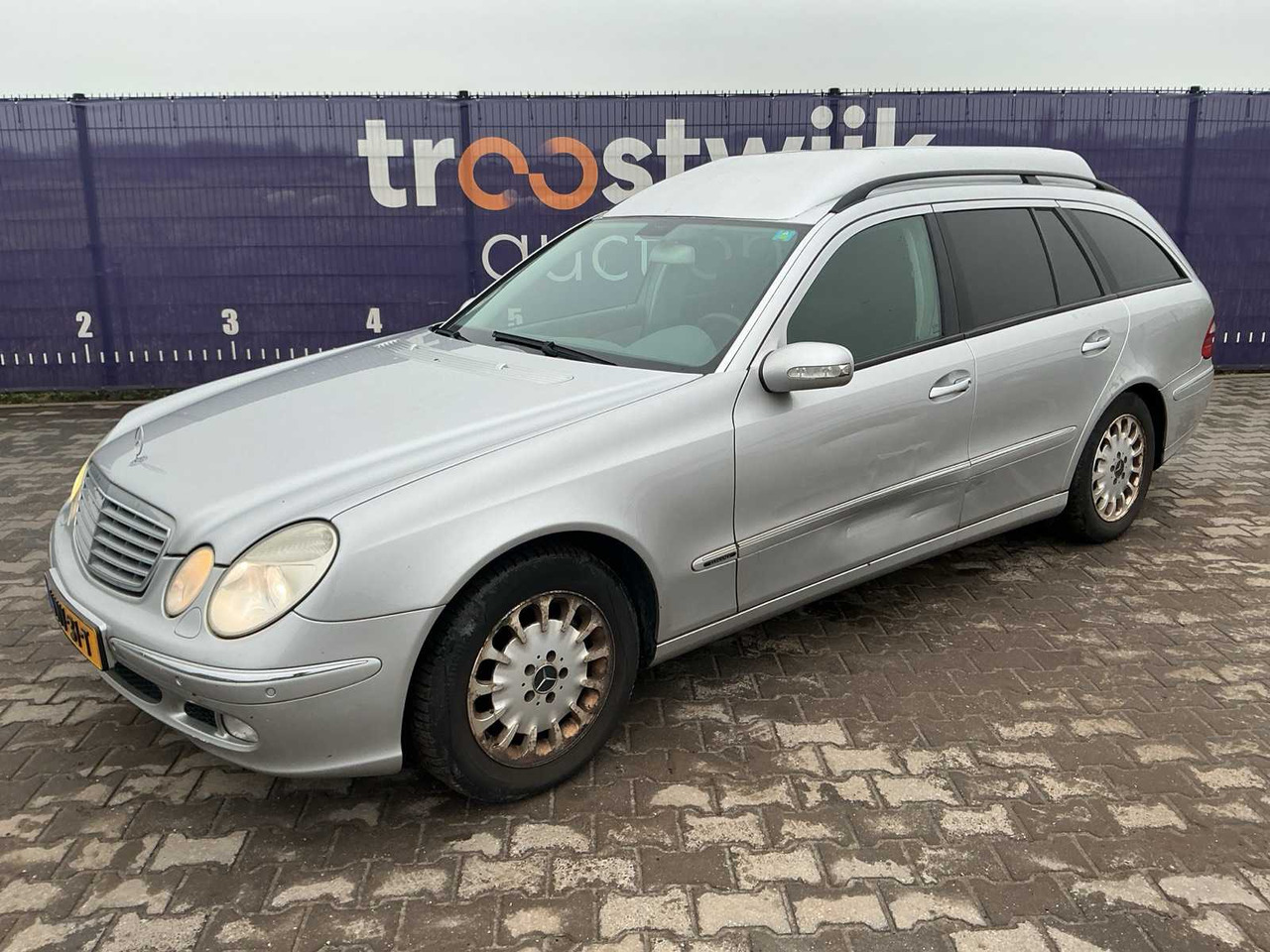 2003 - MERCEDES-BENZ E 220 CDI - شاحنة توصيل مغلقة: صورة 1 2003 - MERCEDES-BENZ E 220 CDI - شاحنة توصيل مغلقة: صورة 1
