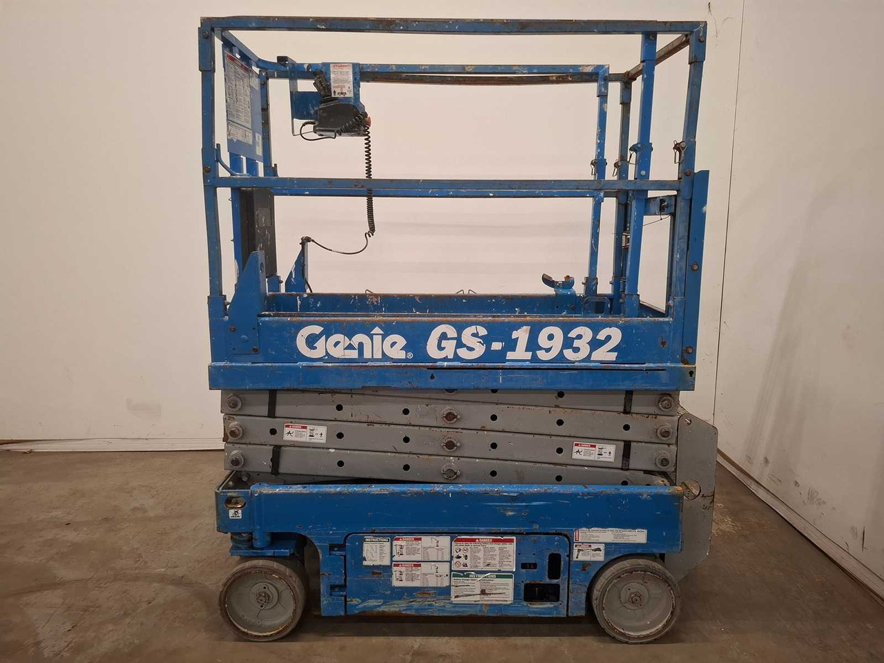 2004 GENIE GS1932 AERIAL PLATFORM - منصة جومحمولةية: صورة 3 2004 GENIE GS1932 AERIAL PLATFORM - منصة جومحمولةية: صورة 3