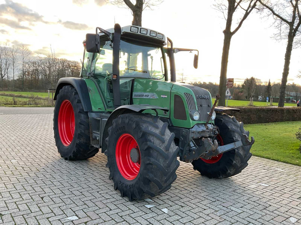 2005 FENDT FARMER 412 VARIO ALL-WHEEL DRIVE FARM TRACTOR - جرار: صورة 3 2005 FENDT FARMER 412 VARIO ALL-WHEEL DRIVE FARM TRACTOR - جرار: صورة 3