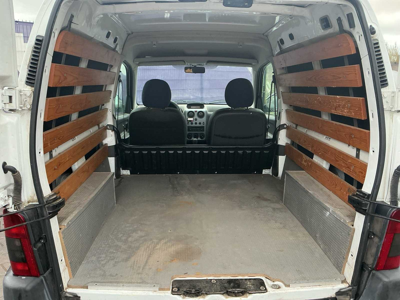 2005 - PEUGEOT - PARTNER - 170C 1.9 D AVANTAGE - COMMERCIAL VEHICLE - شاحنة توصيل مغلقة: صورة 5 2005 - PEUGEOT - PARTNER - 170C 1.9 D AVANTAGE - COMMERCIAL VEHICLE - شاحنة توصيل مغلقة: صورة 5