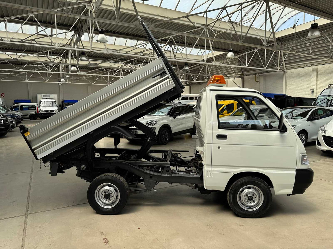 2005 PIAGGIO PORTER TIPPER 1.3 PETROL - شاحنة توصيل مغلقة: صورة 2 2005 PIAGGIO PORTER TIPPER 1.3 PETROL - شاحنة توصيل مغلقة: صورة 2