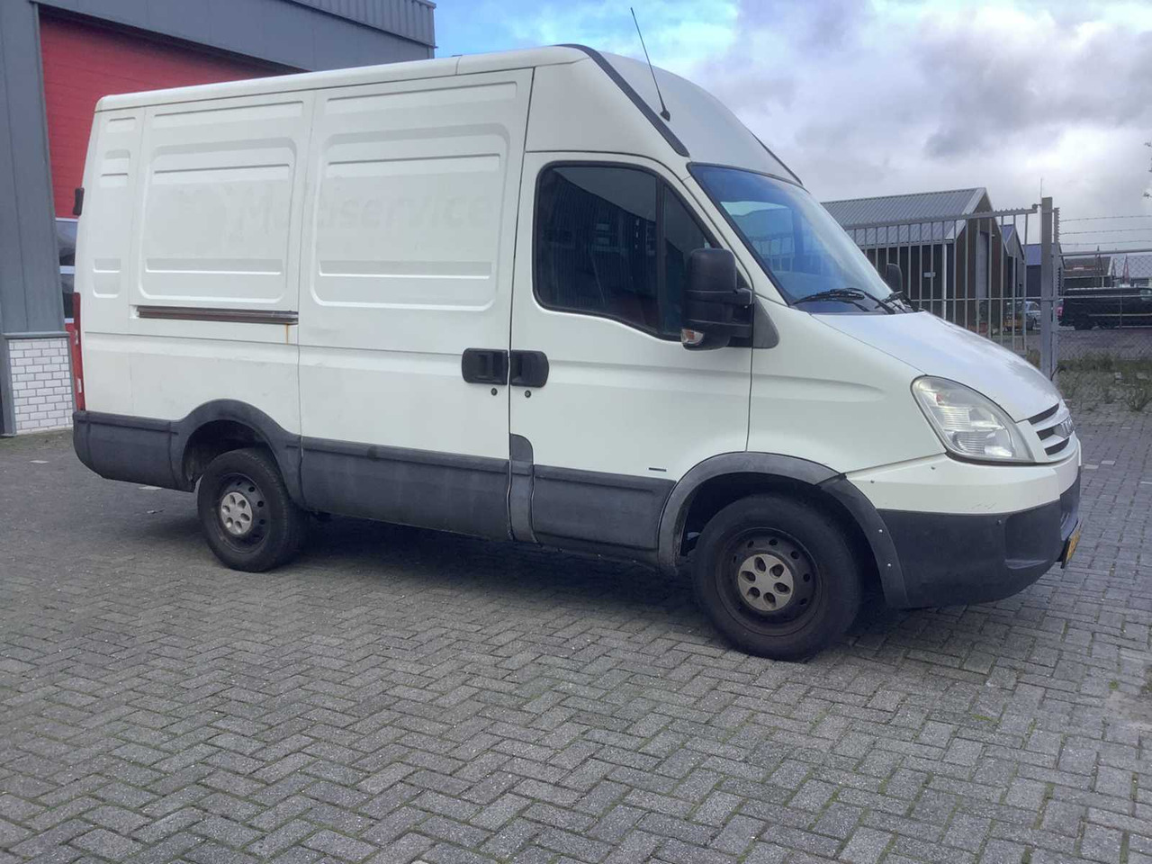 2007 IVECO DAILY 29 L 10V 300 H2 L COMMERCIAL VEHICLE - شاحنة توصيل مغلقة: صورة 2 2007 IVECO DAILY 29 L 10V 300 H2 L COMMERCIAL VEHICLE - شاحنة توصيل مغلقة: صورة 2