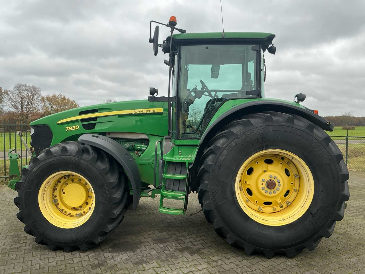 2007 JOHN DEERE 7830 FOUR WHEEL DRIVE FARM TRACTOR - جرار: صورة 5 2007 JOHN DEERE 7830 FOUR WHEEL DRIVE FARM TRACTOR - جرار: صورة 5