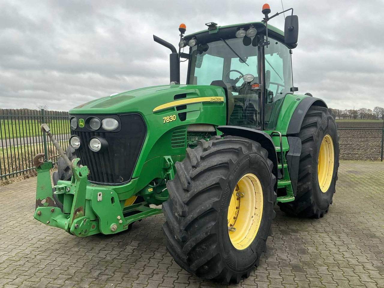 2007 JOHN DEERE 7830 FOUR WHEEL DRIVE FARM TRACTOR - جرار: صورة 1 2007 JOHN DEERE 7830 FOUR WHEEL DRIVE FARM TRACTOR - جرار: صورة 1
