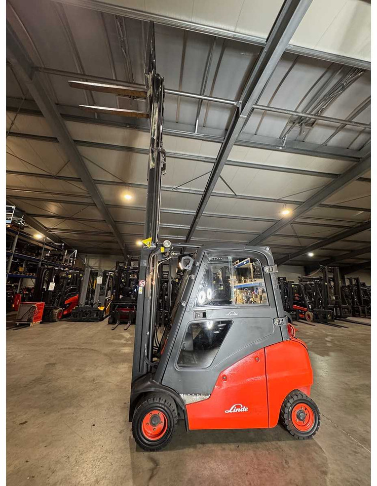 2008 SERVICE + UVV 10/2026 LINDE H20T 2,000KG TRIPLEX GAS FORKLIFT FORKLIFT 11,735 HOURS - رافعة شوكية: صورة 3 2008 SERVICE + UVV 10/2026 LINDE H20T 2,000KG TRIPLEX GAS FORKLIFT FORKLIFT 11,735 HOURS - رافعة شوكية: صورة 3