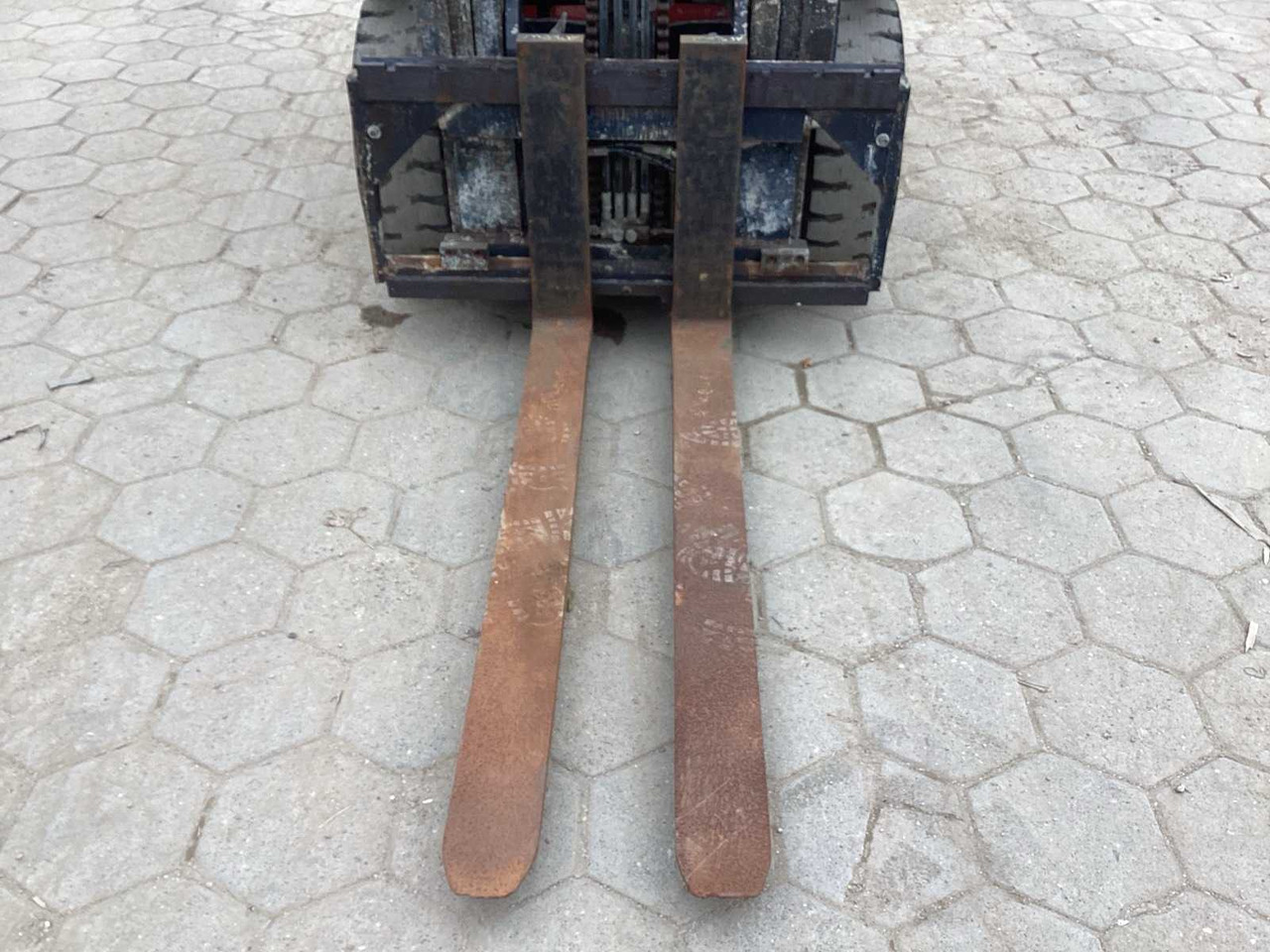 2011 MAX HOLLAND FD 30T FORKLIFT - رافعة شوكية: صورة 5 2011 MAX HOLLAND FD 30T FORKLIFT - رافعة شوكية: صورة 5