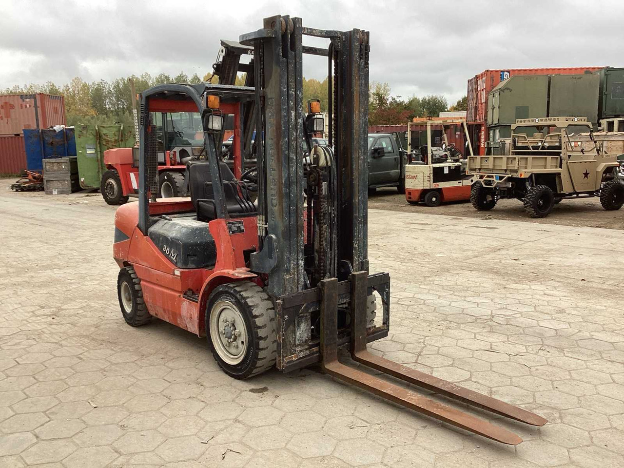 2011 MAX HOLLAND FD 30T FORKLIFT - رافعة شوكية: صورة 2 2011 MAX HOLLAND FD 30T FORKLIFT - رافعة شوكية: صورة 2