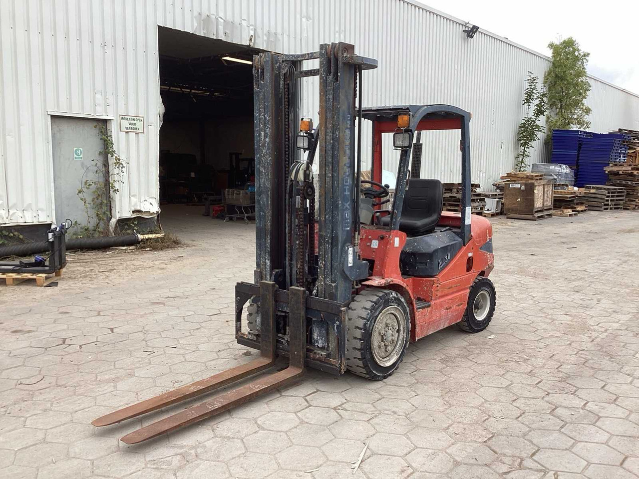 2011 MAX HOLLAND FD 30T FORKLIFT - رافعة شوكية: صورة 1 2011 MAX HOLLAND FD 30T FORKLIFT - رافعة شوكية: صورة 1