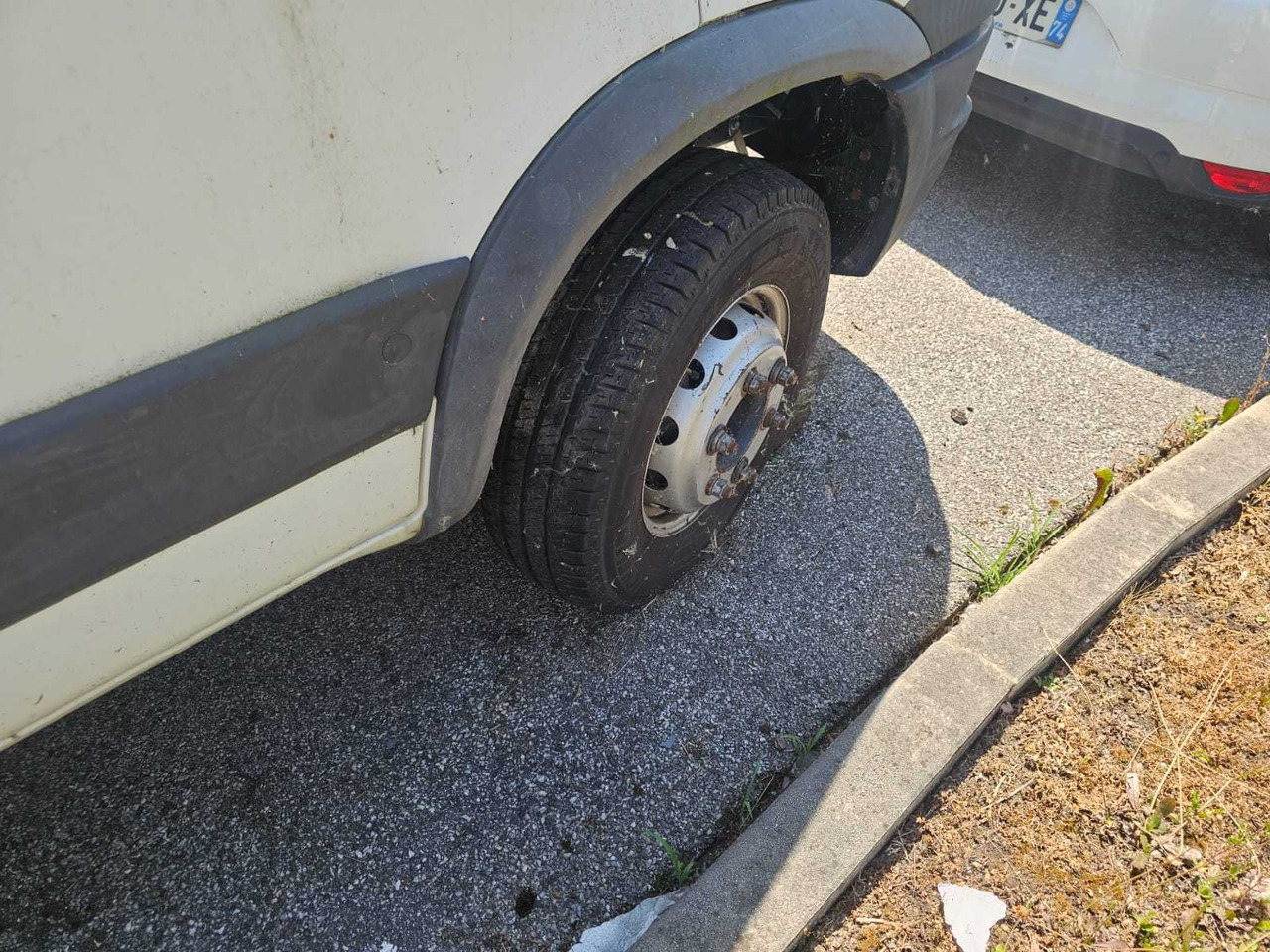 2013 - IVECO - DAILY CNG - TRUCK WITH TAIL LIFT - شاحنة: صورة 4 2013 - IVECO - DAILY CNG - TRUCK WITH TAIL LIFT - شاحنة: صورة 4