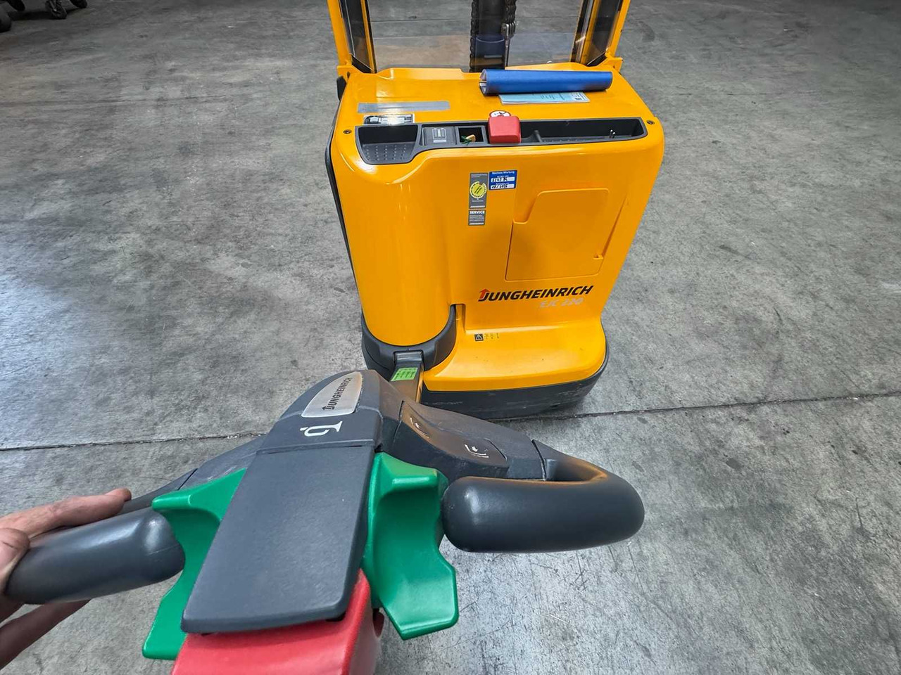 رافعة شوكية 2013 JUNGHEINRICH EJC220 2,000KG STACKER PALLET TRUCK ANT FREE LIFT: صورة 9 رافعة شوكية 2013 JUNGHEINRICH EJC220 2,000KG STACKER PALLET TRUCK ANT FREE LIFT: صورة 9