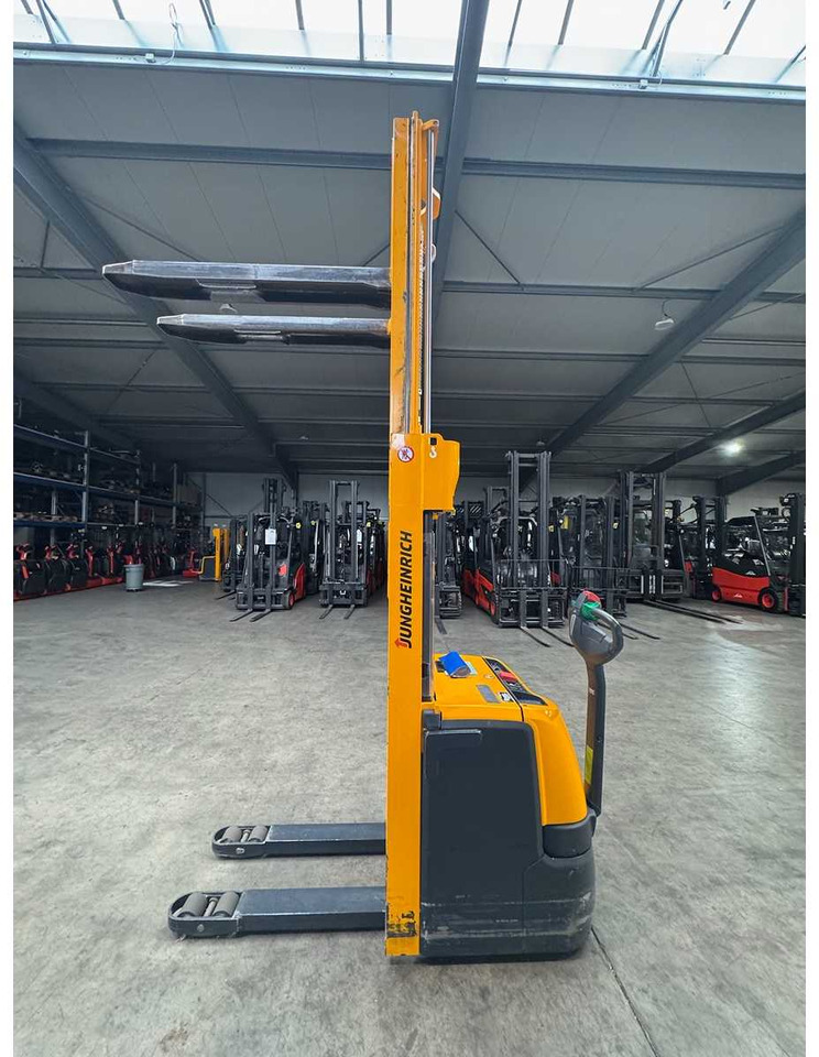 رافعة شوكية 2013 JUNGHEINRICH EJC220 2,000KG STACKER PALLET TRUCK ANT FREE LIFT: صورة 7 رافعة شوكية 2013 JUNGHEINRICH EJC220 2,000KG STACKER PALLET TRUCK ANT FREE LIFT: صورة 7