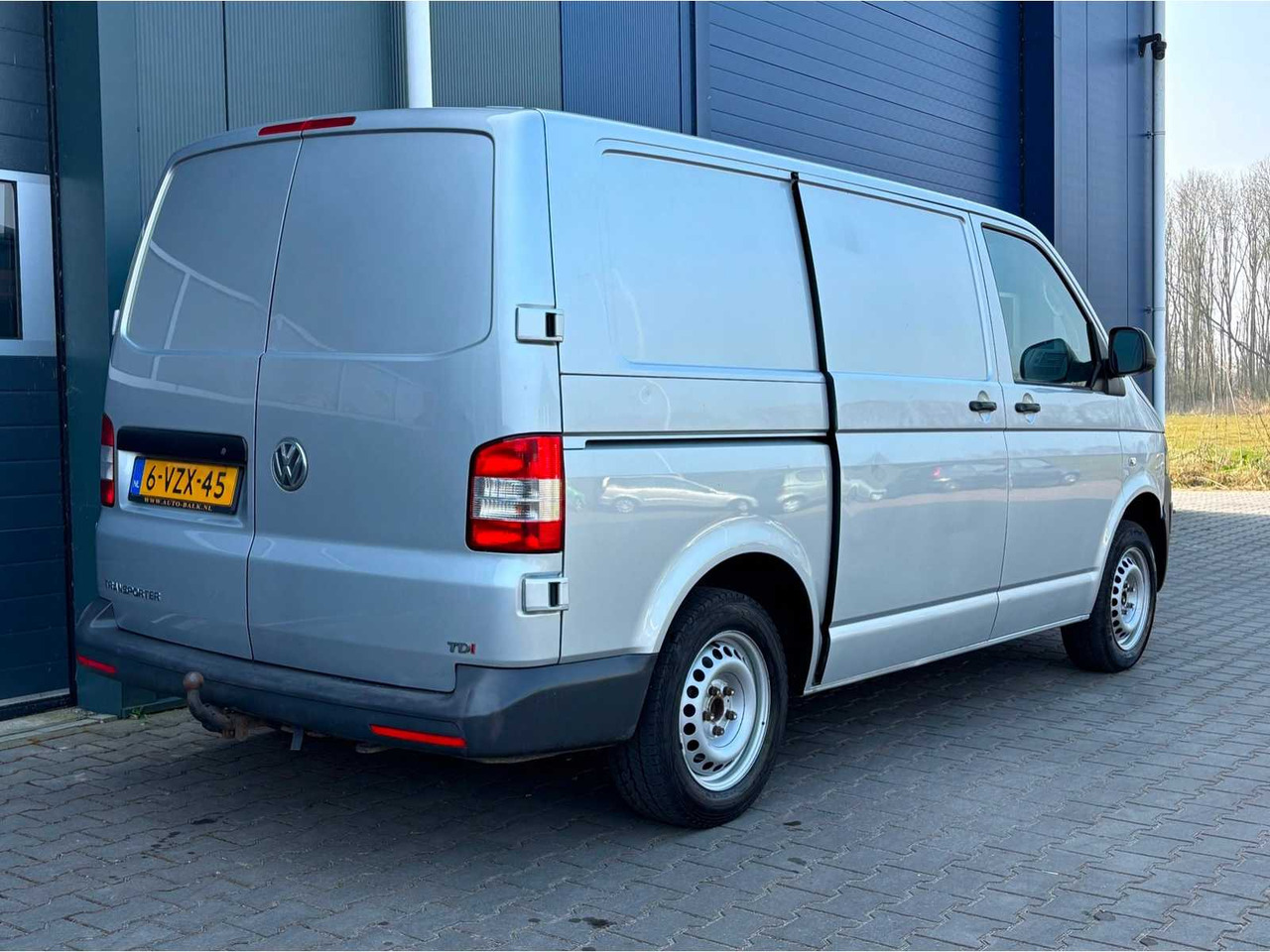 2013 VOLKSWAGEN TRANSPORTER COMMERCIAL VEHICLE - شاحنة توصيل مغلقة: صورة 4 2013 VOLKSWAGEN TRANSPORTER COMMERCIAL VEHICLE - شاحنة توصيل مغلقة: صورة 4