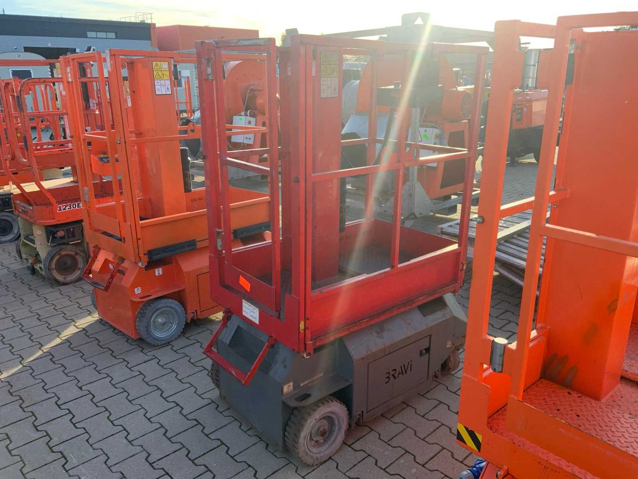 2014 BRAVIISOL LEONARDO LUI MINI HD AERIAL PLATFORM / PASSENGER LIFT - منصة جومحمولةية: صورة 3 2014 BRAVIISOL LEONARDO LUI MINI HD AERIAL PLATFORM / PASSENGER LIFT - منصة جومحمولةية: صورة 3