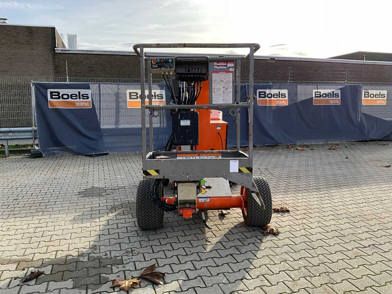 2014 NIFTYLIFT NIFTY HR12NE AERIAL WORK PLATFORM - منصة جومحمولةية: صورة 4 2014 NIFTYLIFT NIFTY HR12NE AERIAL WORK PLATFORM - منصة جومحمولةية: صورة 4