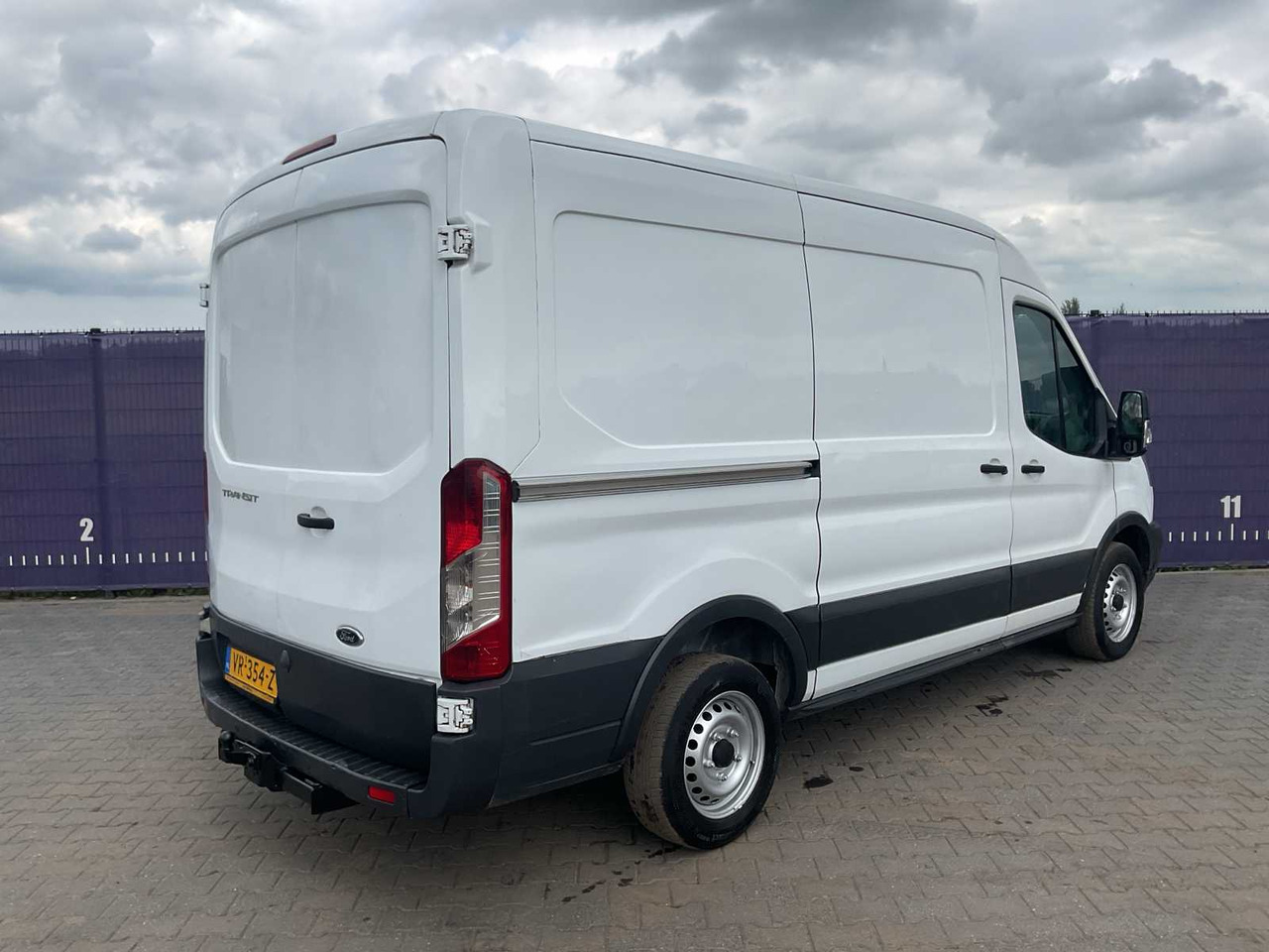 2015 - FORD - TRANSIT - 350 2.2 TDCI L2H2 TR - COMMERCIAL VEHICLE - شاحنة توصيل مغلقة: صورة 3 2015 - FORD - TRANSIT - 350 2.2 TDCI L2H2 TR - COMMERCIAL VEHICLE - شاحنة توصيل مغلقة: صورة 3
