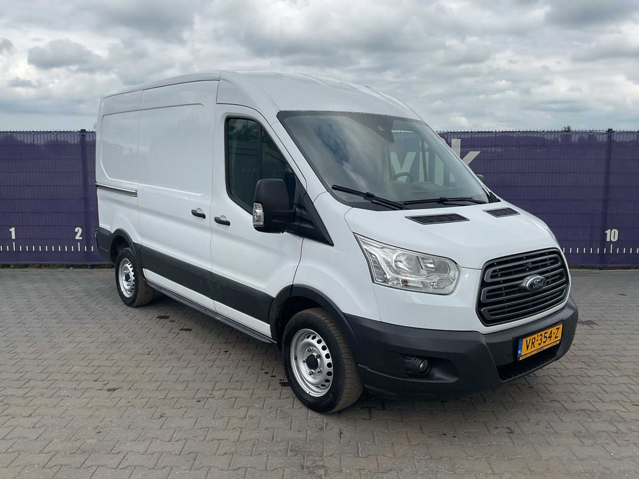 2015 - FORD - TRANSIT - 350 2.2 TDCI L2H2 TR - COMMERCIAL VEHICLE - شاحنة توصيل مغلقة: صورة 2 2015 - FORD - TRANSIT - 350 2.2 TDCI L2H2 TR - COMMERCIAL VEHICLE - شاحنة توصيل مغلقة: صورة 2