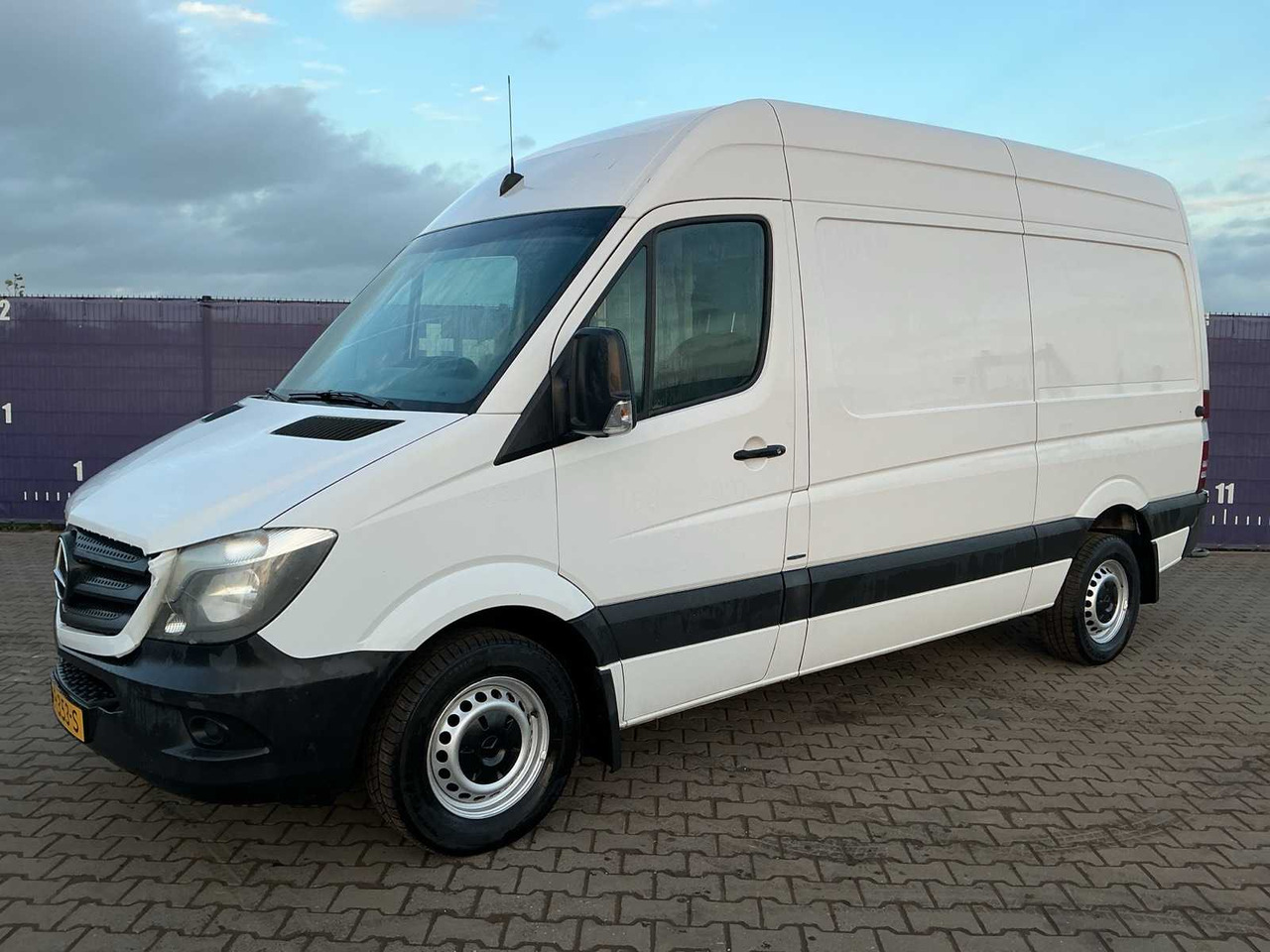 2015 - MERCEDES-BENZ - SPRINTER - 413 2.2 CDI 366 HDDC - COMMERCIAL VEHICLE - شاحنة توصيل مغلقة: صورة 1 2015 - MERCEDES-BENZ - SPRINTER - 413 2.2 CDI 366 HDDC - COMMERCIAL VEHICLE - شاحنة توصيل مغلقة: صورة 1