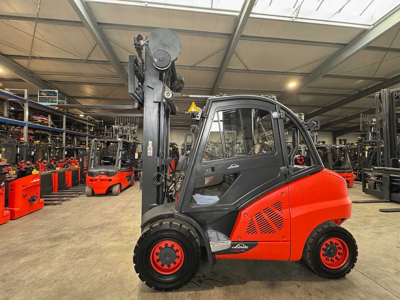 2015 SERVICE + UVV 10/2026 LINDE H50D TRIPLEX 666CM 3RD+4TH+5TH VALVE CAB DIESEL FORKLIFT - رافعة شوكية: صورة 1 2015 SERVICE + UVV 10/2026 LINDE H50D TRIPLEX 666CM 3RD+4TH+5TH VALVE CAB DIESEL FORKLIFT - رافعة شوكية: صورة 1