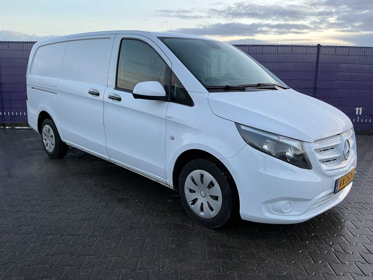2016 - MERCEDES-BENZ - VITO - 111 CDI FUNC. LONG - COMMERCIAL VEHICLE - شاحنة توصيل مغلقة: صورة 2 2016 - MERCEDES-BENZ - VITO - 111 CDI FUNC. LONG - COMMERCIAL VEHICLE - شاحنة توصيل مغلقة: صورة 2