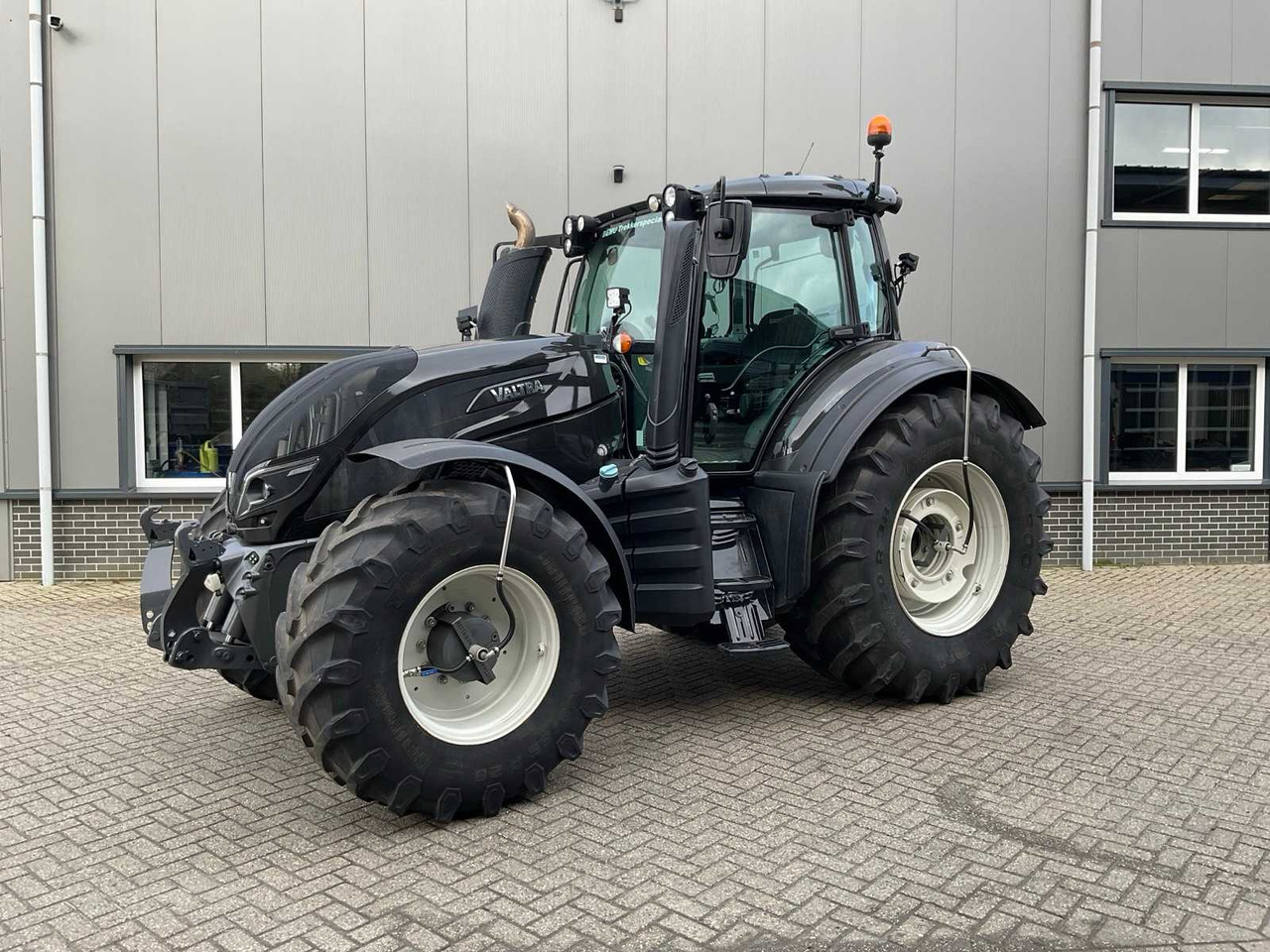 2018 VALTRA T234 DIRECT FOUR WHEEL DRIVE FARM TRACTOR - جرار: صورة 1 2018 VALTRA T234 DIRECT FOUR WHEEL DRIVE FARM TRACTOR - جرار: صورة 1