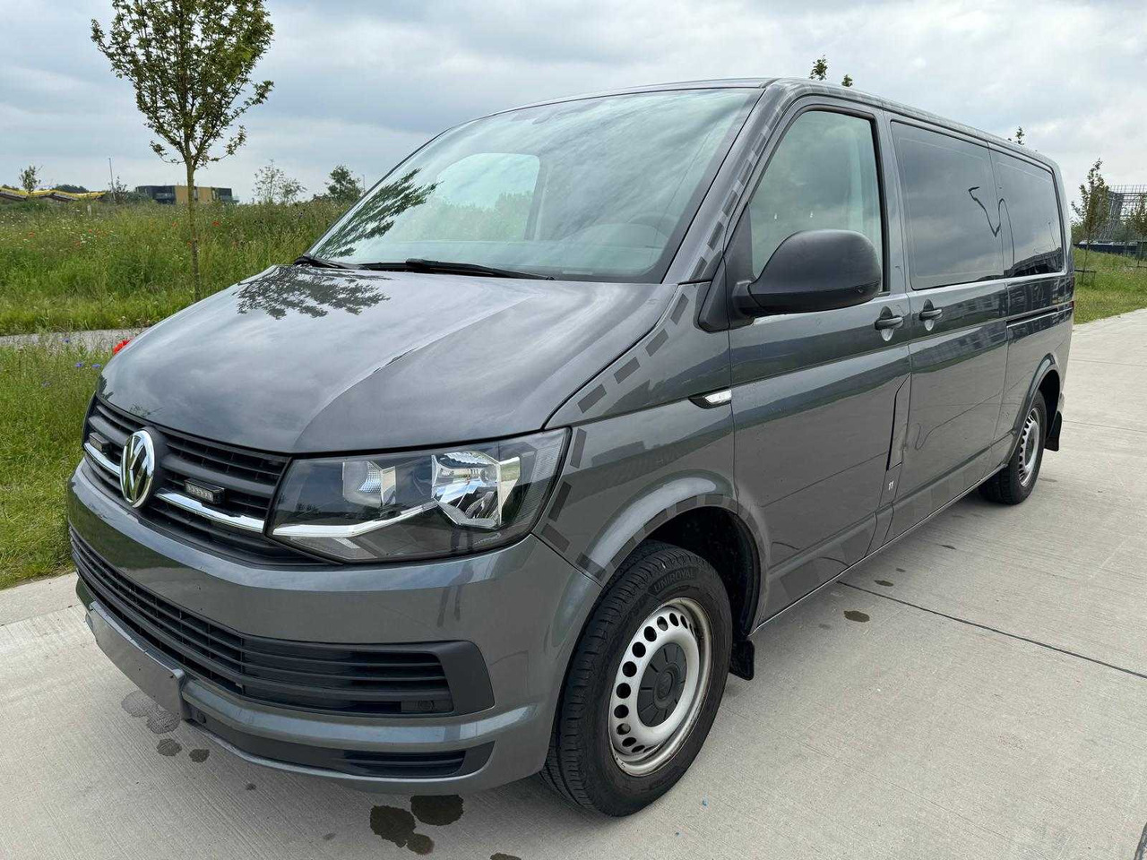 2018 VOLKSWAGEN KOMBI TRANSPORTER - شاحنة توصيل مغلقة: صورة 1 2018 VOLKSWAGEN KOMBI TRANSPORTER - شاحنة توصيل مغلقة: صورة 1