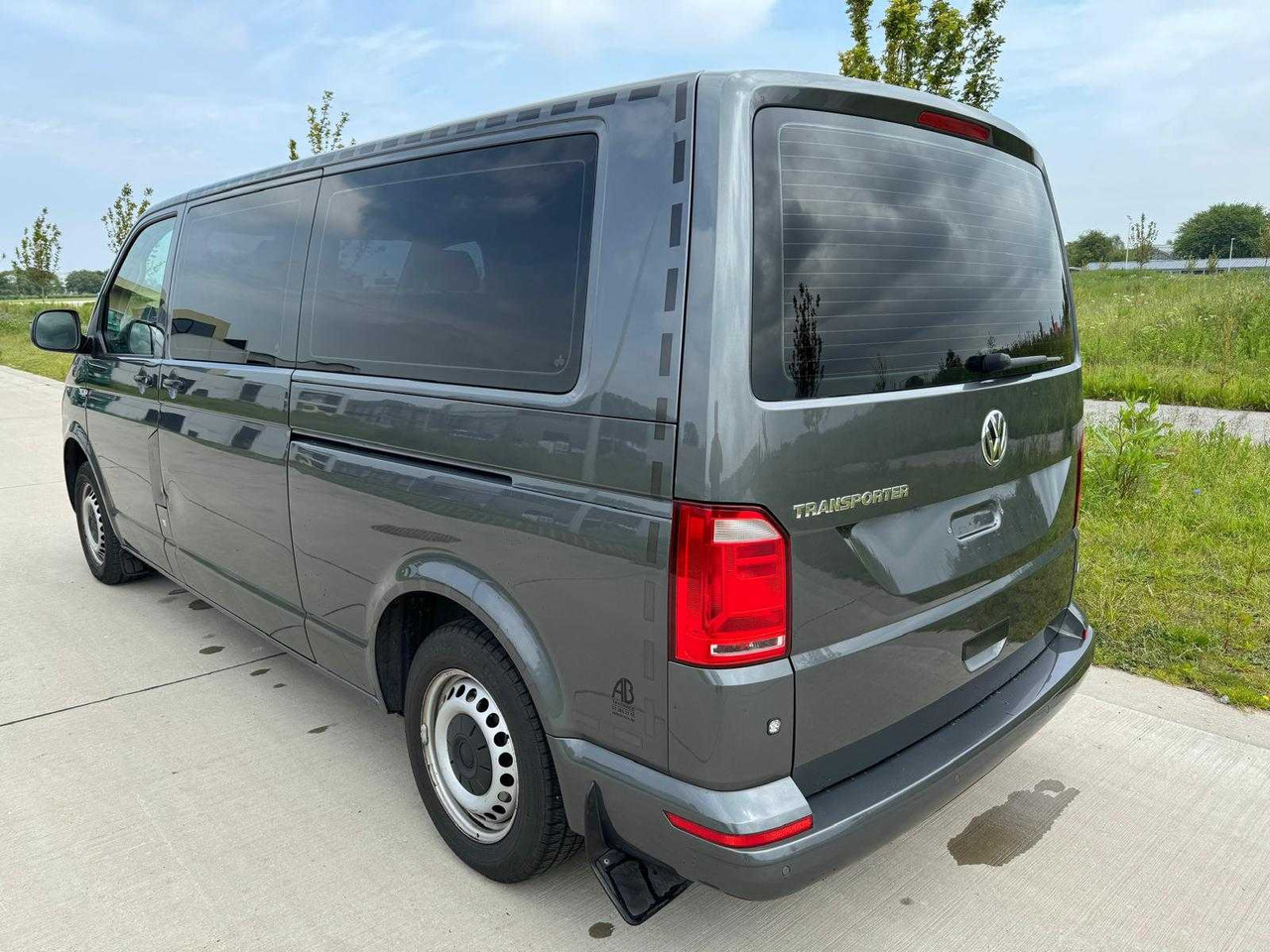 2018 VOLKSWAGEN KOMBI TRANSPORTER - شاحنة توصيل مغلقة: صورة 5 2018 VOLKSWAGEN KOMBI TRANSPORTER - شاحنة توصيل مغلقة: صورة 5
