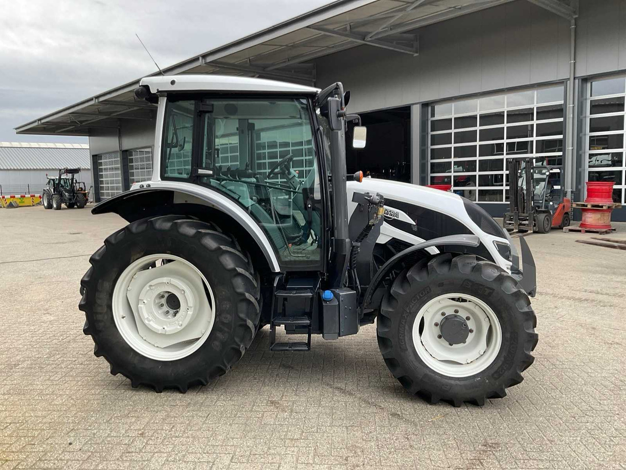 2019 VALTRA A104 HITECH ALL-WHEEL DRIVE FARM TRACTOR - جرار: صورة 5 2019 VALTRA A104 HITECH ALL-WHEEL DRIVE FARM TRACTOR - جرار: صورة 5