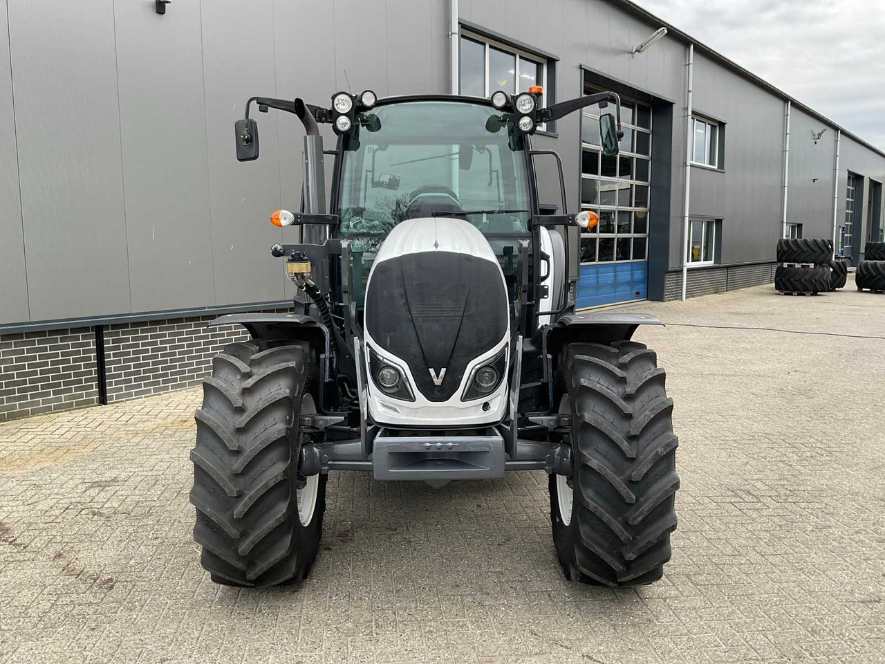 2019 VALTRA A104 HITECH ALL-WHEEL DRIVE FARM TRACTOR - جرار: صورة 3 2019 VALTRA A104 HITECH ALL-WHEEL DRIVE FARM TRACTOR - جرار: صورة 3