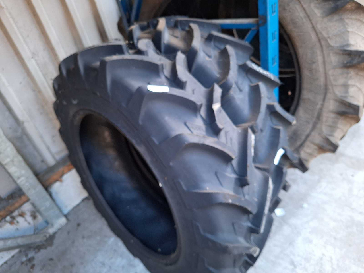 2x tractor tire Michelin 11.2-28 NEW - الإطارات والجنوط - جرار: صورة 2 2x tractor tire Michelin 11.2-28 NEW - الإطارات والجنوط - جرار: صورة 2