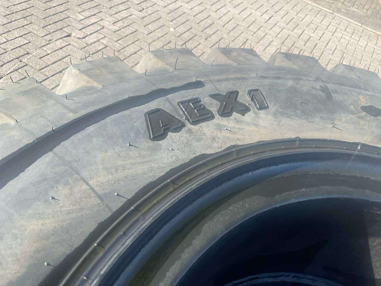 Aeolus Aex1 - الإطارات والجنوط - جرار: صورة 5 Aeolus Aex1 - الإطارات والجنوط - جرار: صورة 5