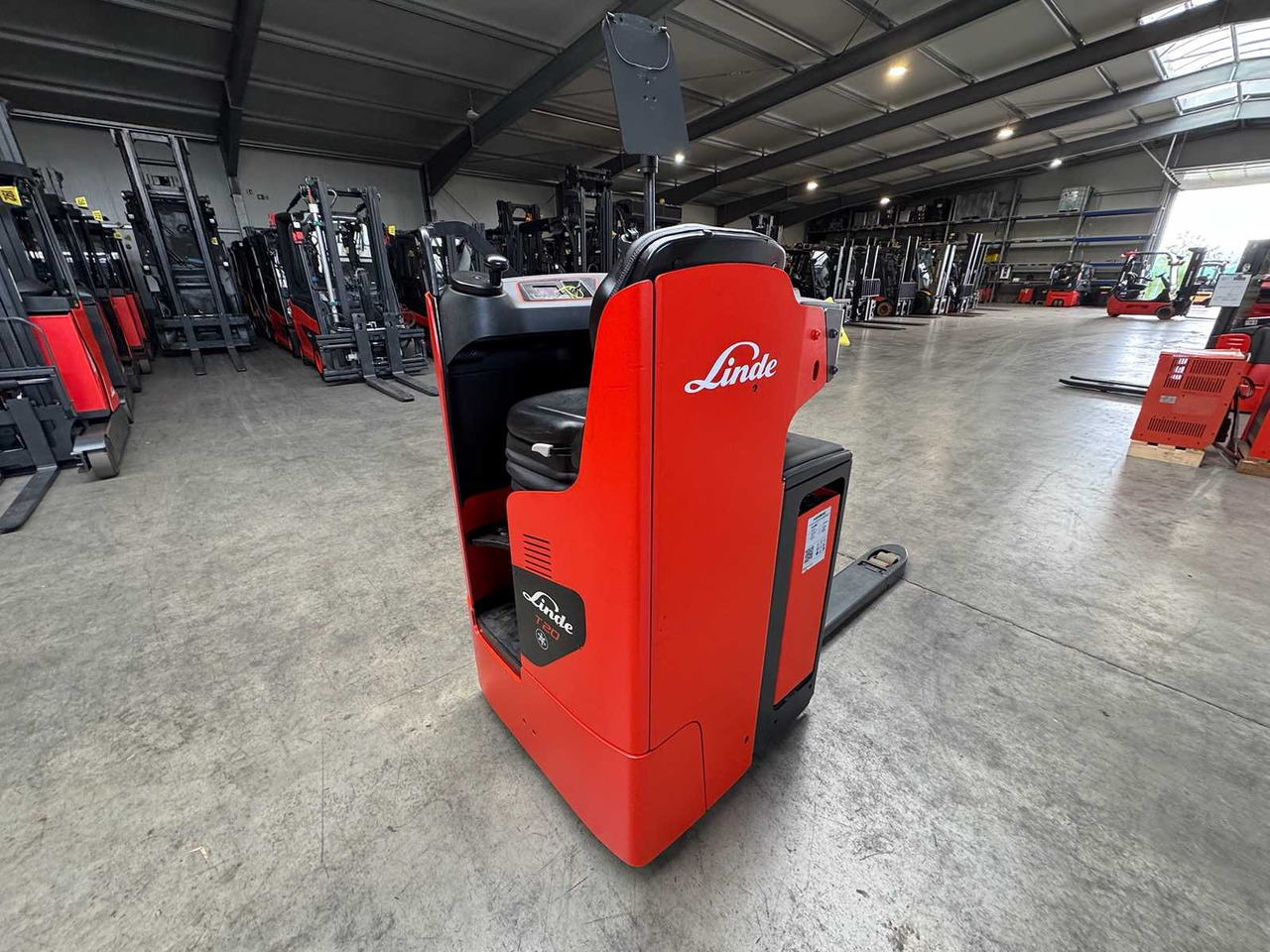 BATTERY 46/2023 BJ.2020 SERVICE + UVV 08/2026 LINDE T20R PALLET TRUCK STACKER ANT 4,715 HOURS - رافعة شوكية: صورة 3 BATTERY 46/2023 BJ.2020 SERVICE + UVV 08/2026 LINDE T20R PALLET TRUCK STACKER ANT 4,715 HOURS - رافعة شوكية: صورة 3
