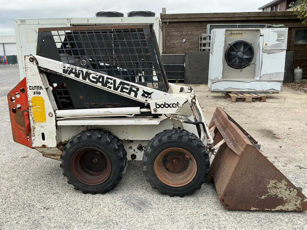 BOBCAT 310 SKID STEER LOADER - اللودر المجنزر صغير: صورة 5 BOBCAT 310 SKID STEER LOADER - اللودر المجنزر صغير: صورة 5