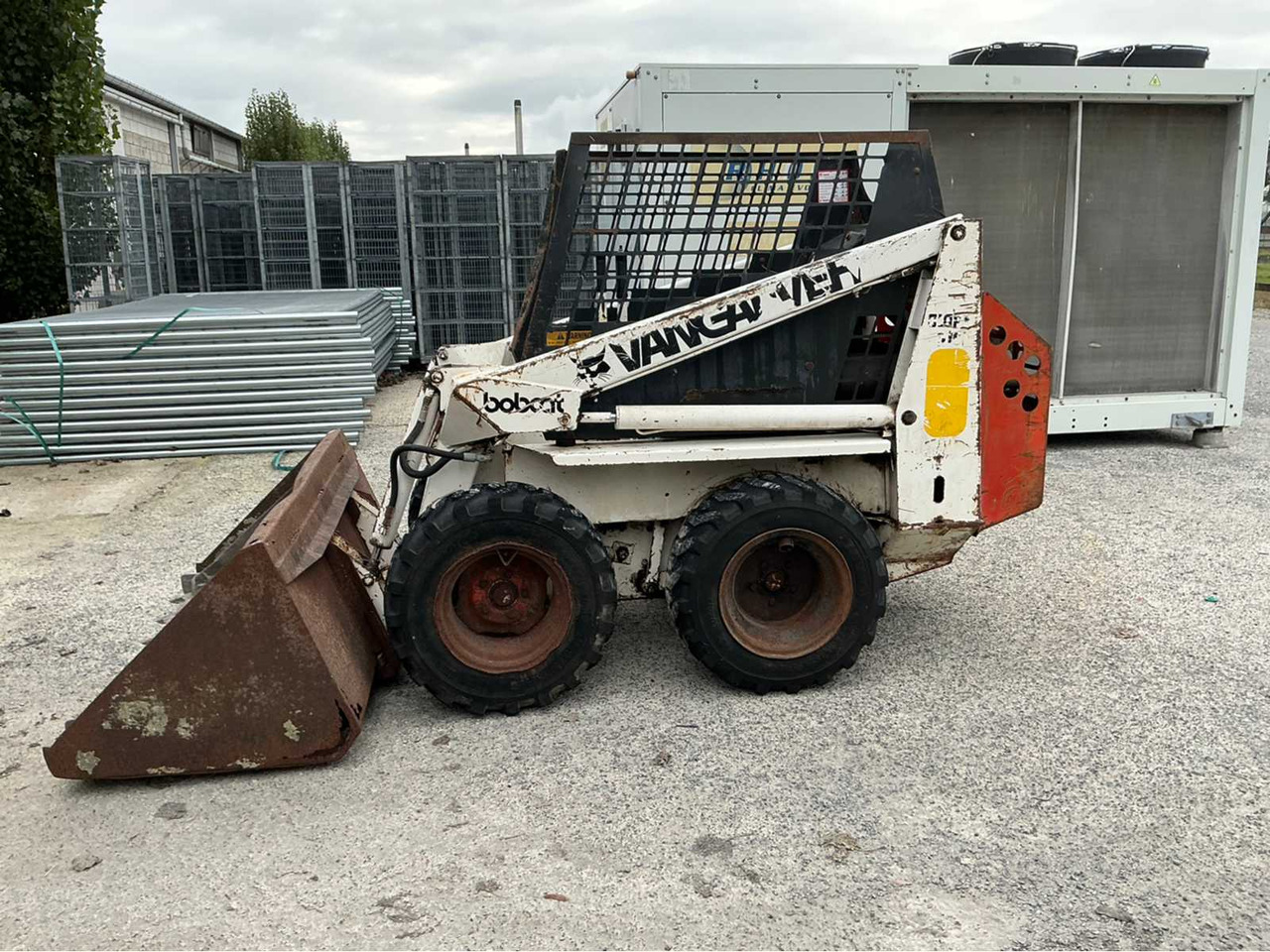 BOBCAT 310 SKID STEER LOADER - اللودر المجنزر صغير: صورة 2 BOBCAT 310 SKID STEER LOADER - اللودر المجنزر صغير: صورة 2