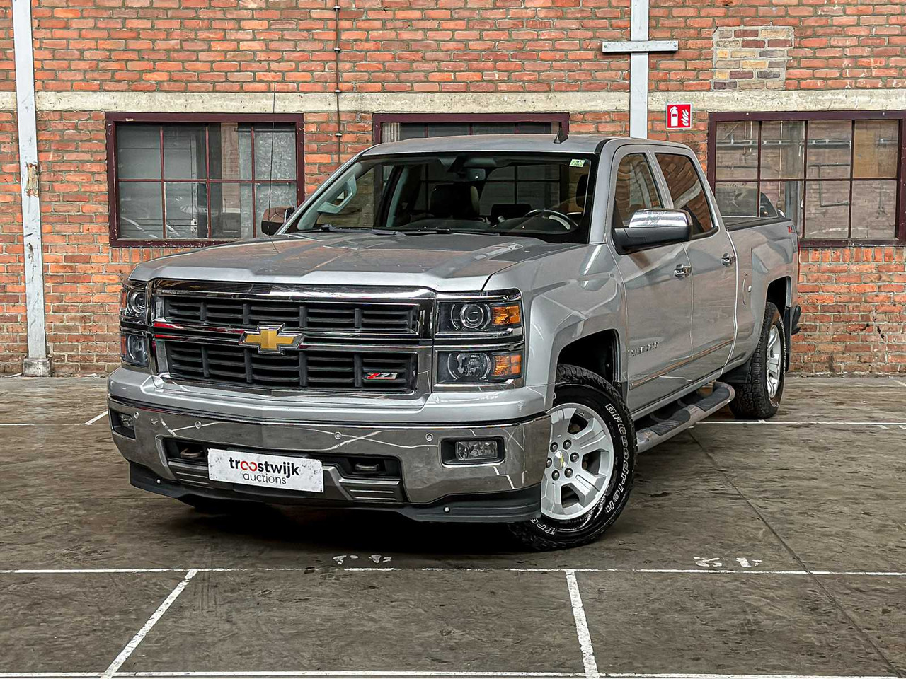 CHEVROLET SILVERADO 5.3L V8 Z71 PICK-UP TRUCK 390HP 2014, VK-821-F - شاحنة توصيل مغلقة: صورة 2 CHEVROLET SILVERADO 5.3L V8 Z71 PICK-UP TRUCK 390HP 2014, VK-821-F - شاحنة توصيل مغلقة: صورة 2