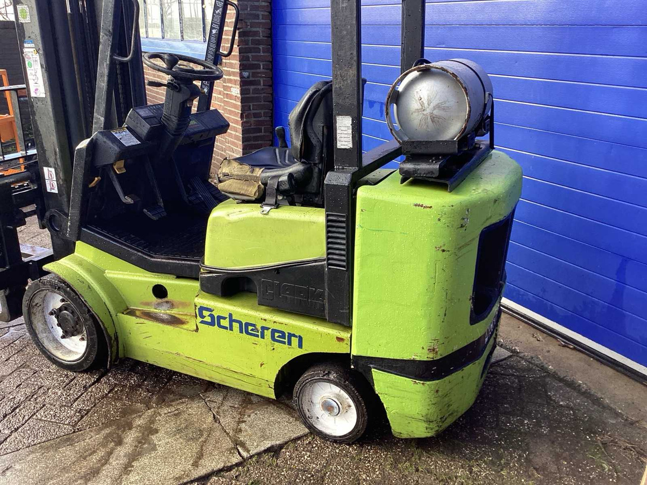 CLARK - 1999 - CGC30 - FORKLIFT 7300 MM - رافعة شوكية: صورة 4 CLARK - 1999 - CGC30 - FORKLIFT 7300 MM - رافعة شوكية: صورة 4