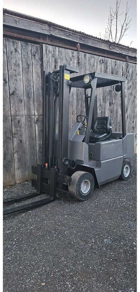 CLARK - DPM 20 SB - 1990 - FORKLIFT - رافعة شوكية: صورة 3 CLARK - DPM 20 SB - 1990 - FORKLIFT - رافعة شوكية: صورة 3